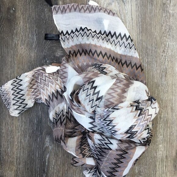 37”x72” Chevron Design Beige and Browns Scarf - Picture 6 of 6